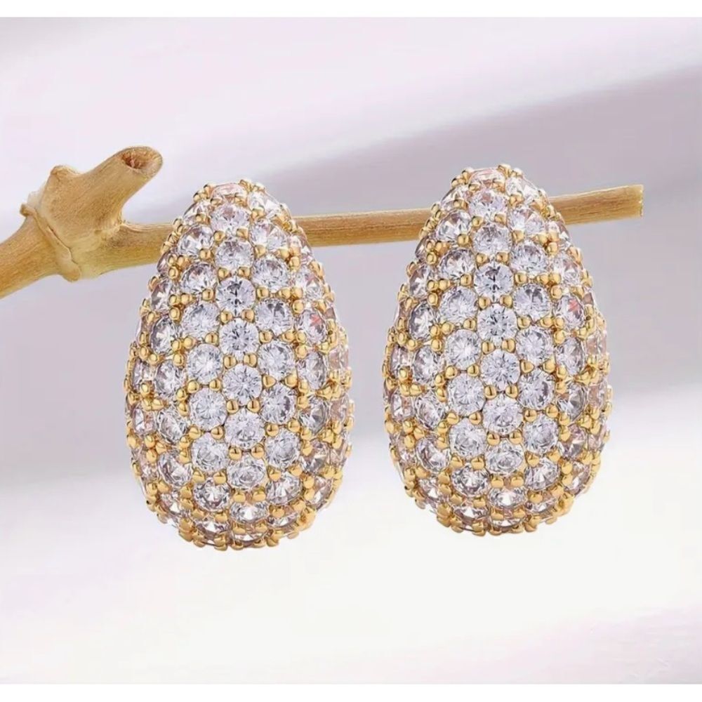 🎊 NEW Swarovski sparkling crystal teardrop earrings 🎊